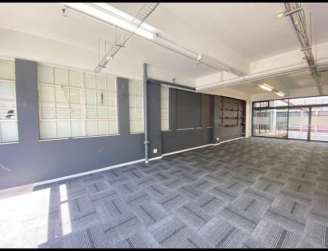 108M² OFFICE TO LET IN WOODSTOCK